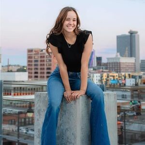 Meet your Posher, Alexis